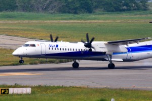 新潟空港。ボンバルディア DHC-8